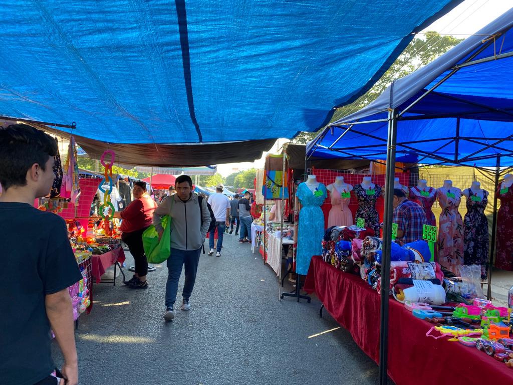 $!Con lleno total, tianguis Los Huizaches vuelve a la normalidad