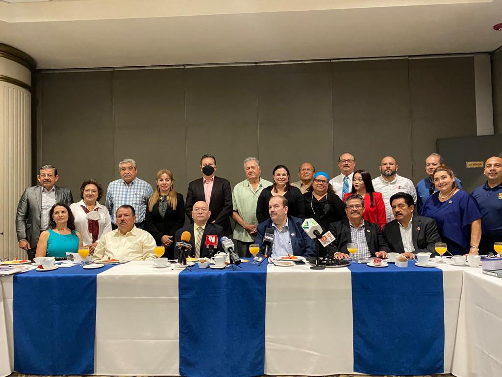 $!Colegio de Profesionistas galardona a César Augusto Rivas con el Reconocimiento a la Trayectoria Profesional 2021