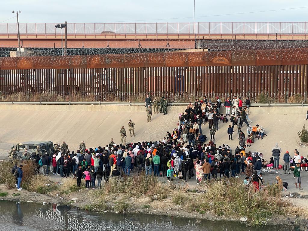 $!‘A ellos no les vamos a abrir...’: ¿Qué pasó la noche del incendio en la estancia migratoria en Ciudad Juárez?