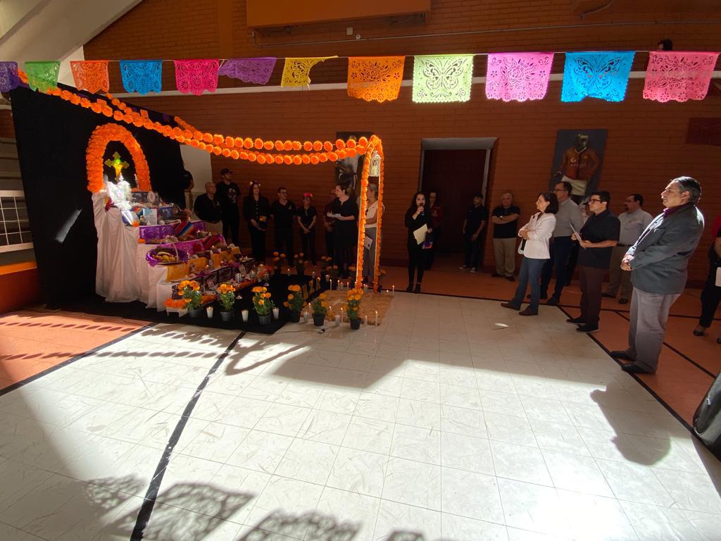 $!Conmemora Unipol a compañeros caídos en Concurso de Altares de Día de Muertos