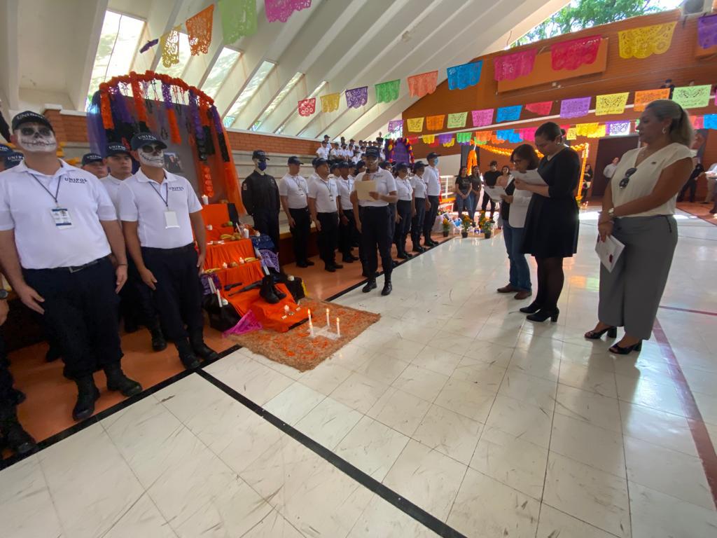 $!Conmemora Unipol a compañeros caídos en Concurso de Altares de Día de Muertos