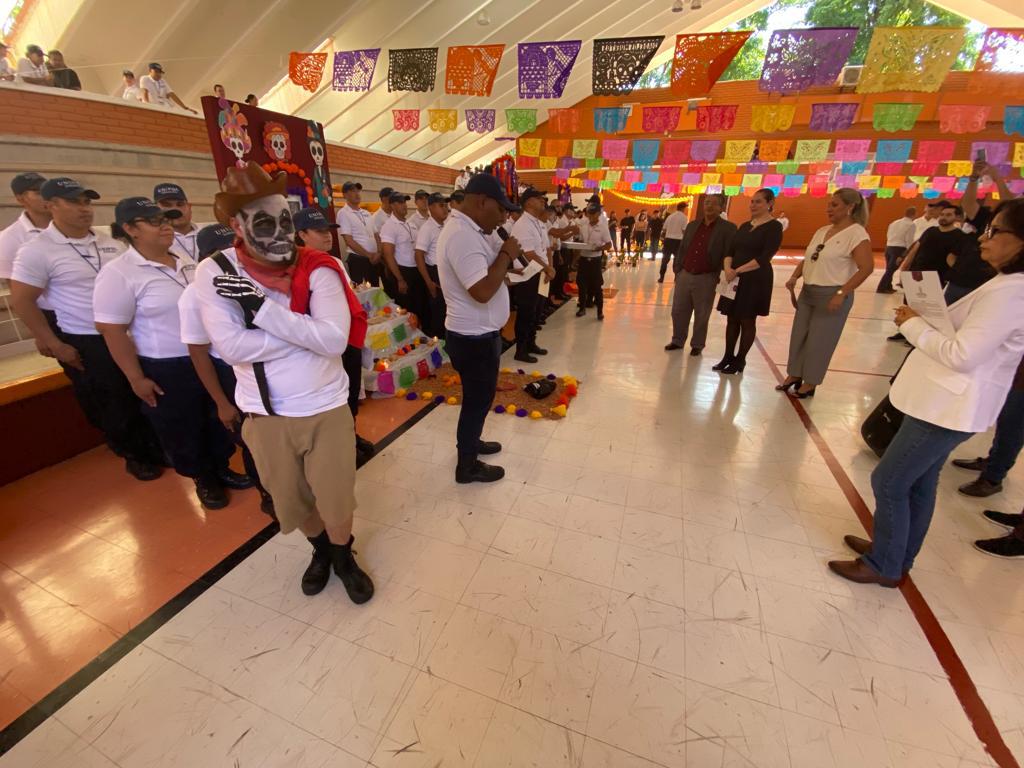$!Conmemora Unipol a compañeros caídos en Concurso de Altares de Día de Muertos