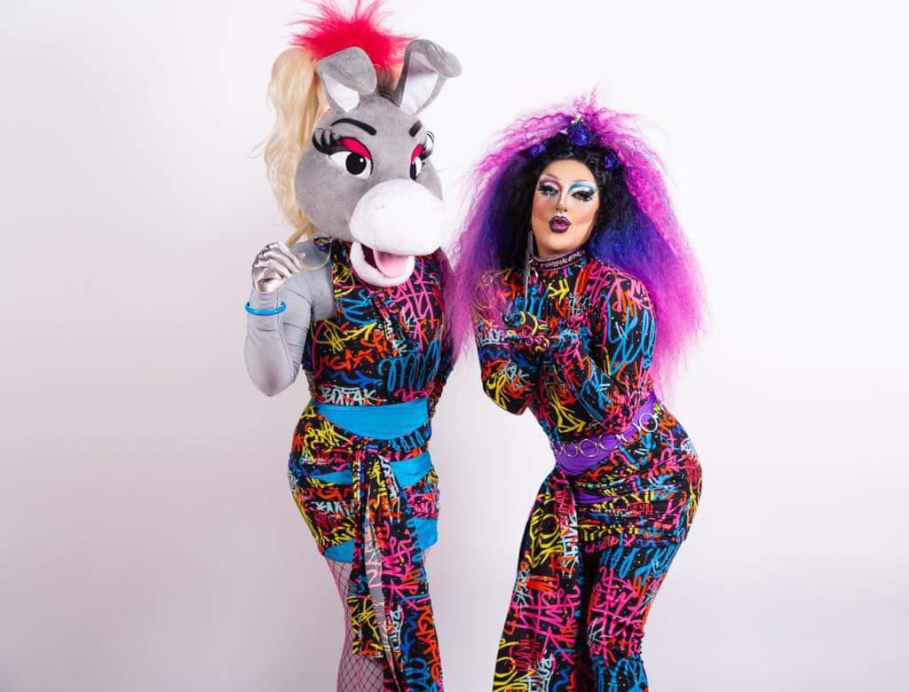 $!Yeri mua, Turbulence y Burrita Burrona, las reinas de la 15 Marcha del Orgullo Gay en Mazatlán