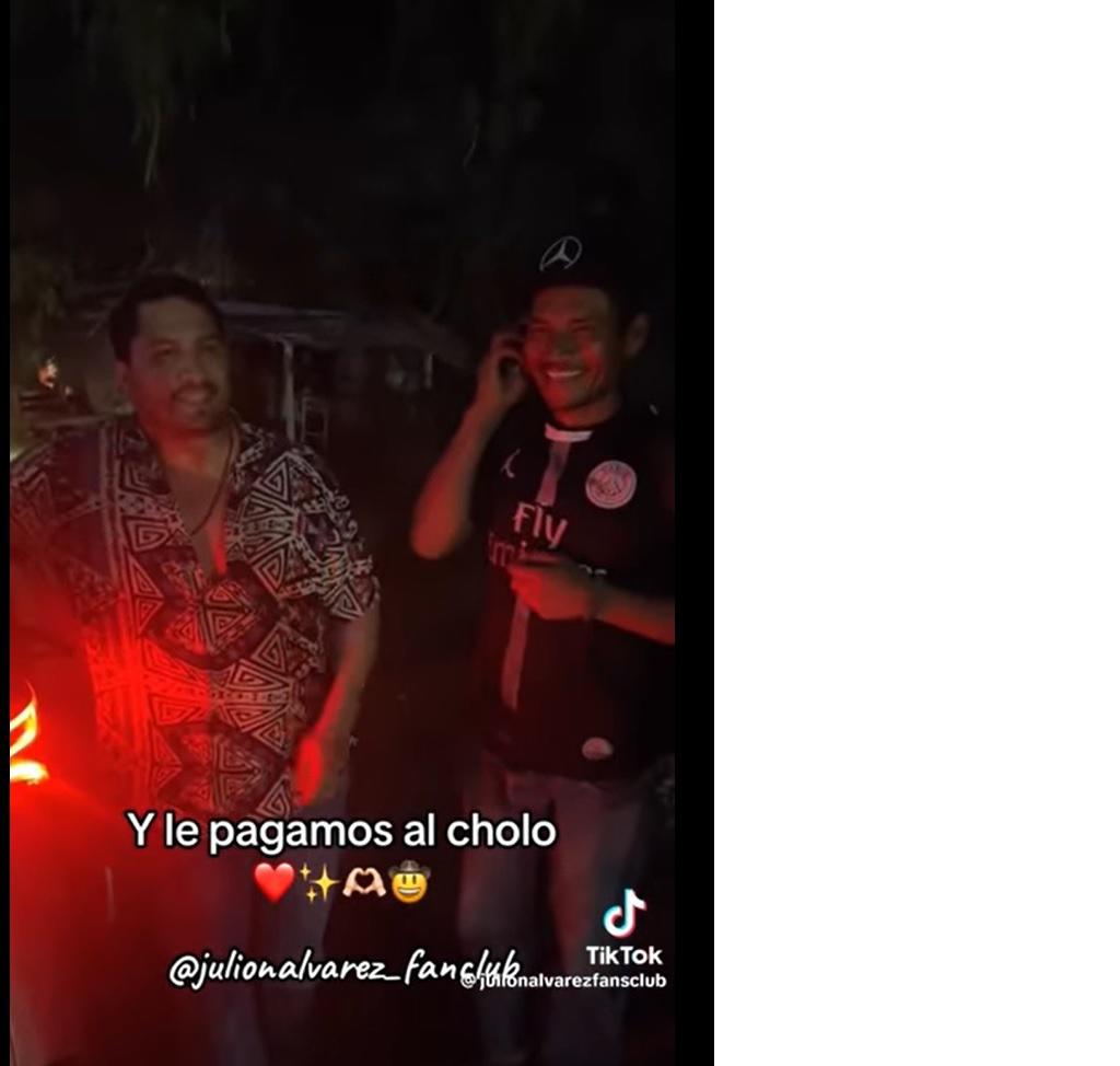 $!Come Julión Álvarez almejas fiadas en el mar de Guaymas; las paga al siguiente día