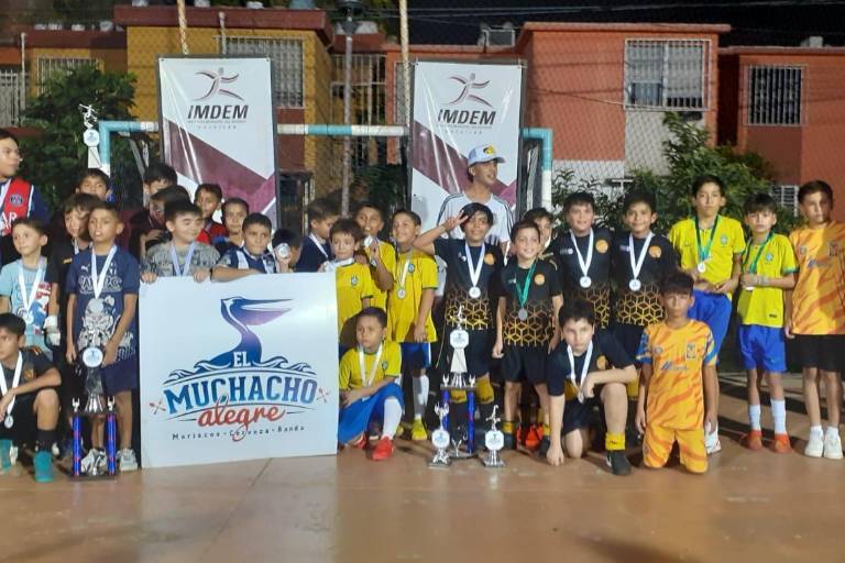 Reconocen a los mejores del Torneo de Futbol Sala Jabalíes