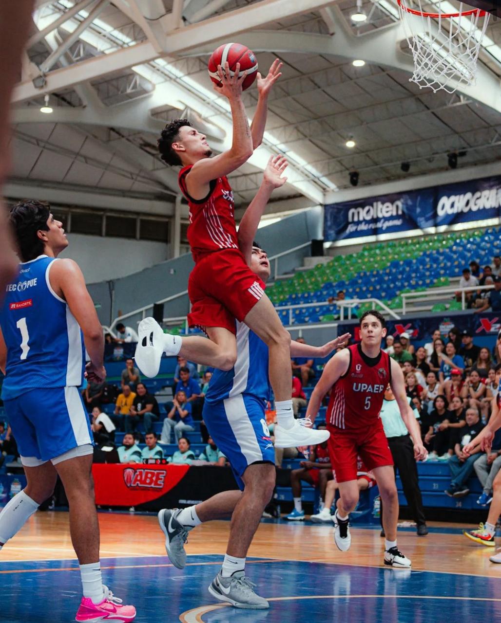 $!‘Mambito’ vuela alto con UPAEP: el talento mazatleco que brilla en el basquetbol universitario