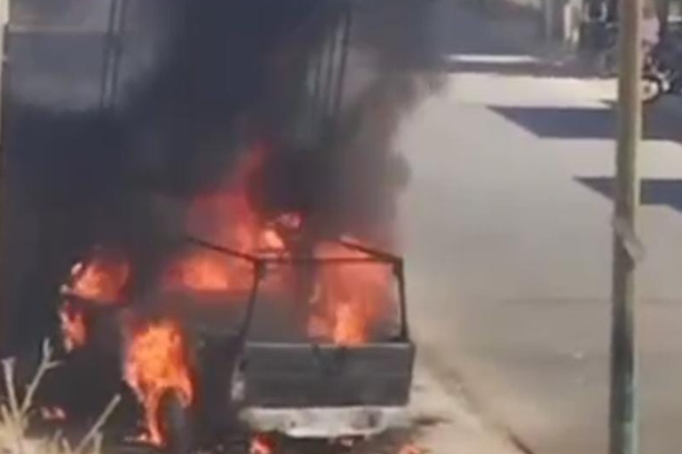 Negocio de sushi y camioneta se incendian tras choque en Culiacán