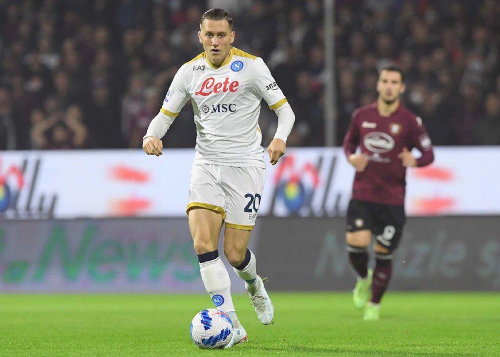 $!El Napoli consigue el triunfo ante el Salernitana con Chucky Lozano como titular