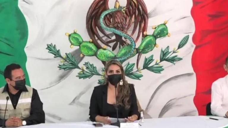 Evelyn Salgado, Gobernadora de Guerrero, junto a Iván Hernández, Delegado de los programas sociales del Gobierno federal, y Jesús Ulises Adame Reyna, subsecretario de Prevención y Control de Enfermedades de la Secretaría de Salud.