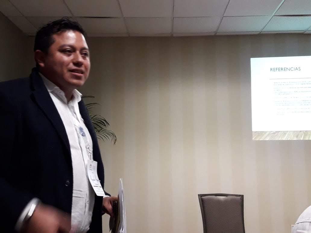 $!El profesor Alejandro resultó idóneo en la evaluación que realizaron en mayo, pese a ello fue despedido