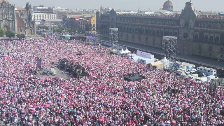 Concentración en el Zócalo de Ciudad de México con motivo de la “Marcha por Nuestra Democracia”.