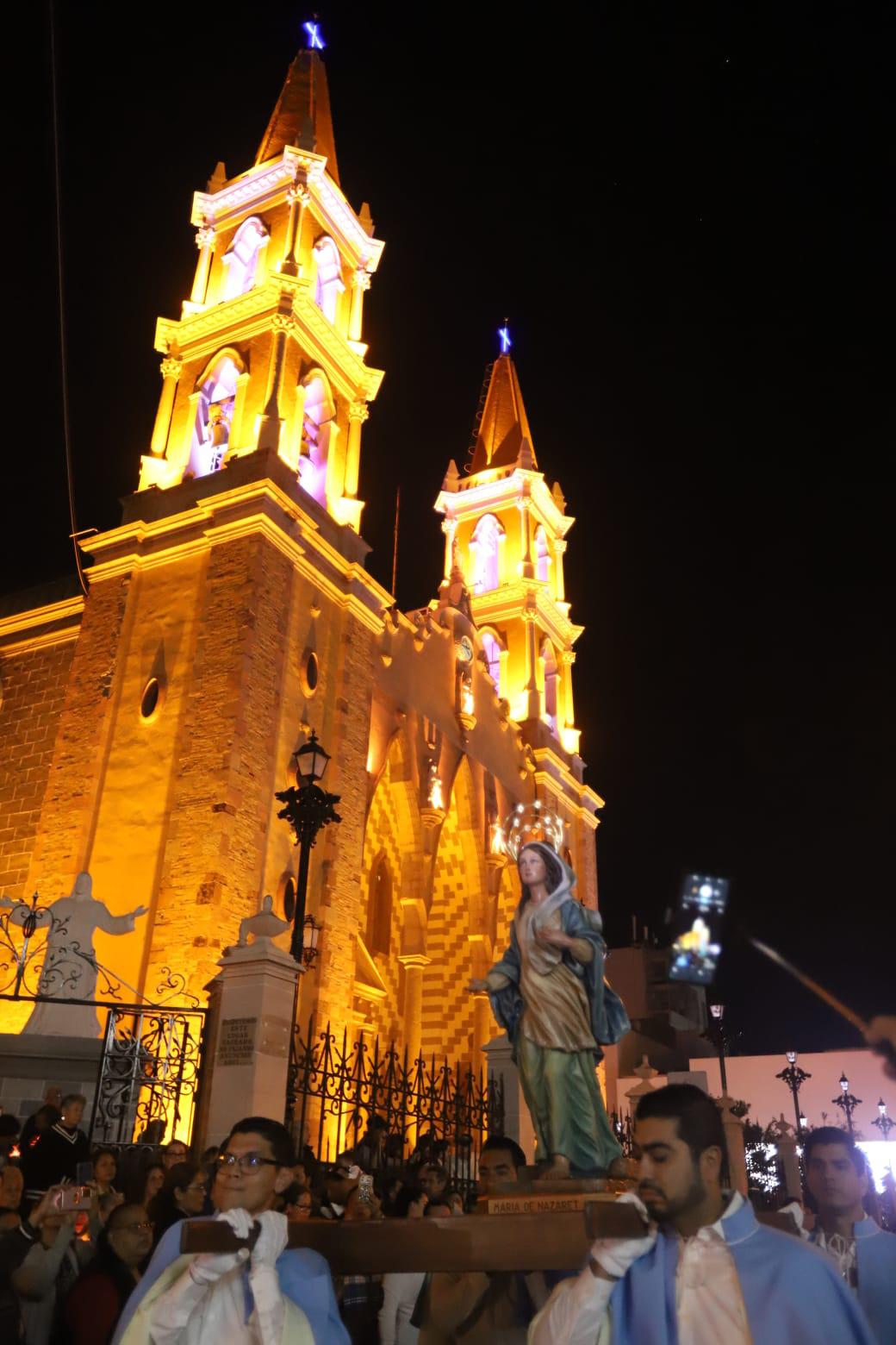 $!Muestran cientos de feligreses mazatlecos su fe a la Virgen de Nazaret