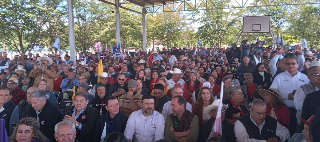 $!Flanqueada por Alito y Cuén Ojeda, Xóchitl Gálvez se reúne con productores en Ahome