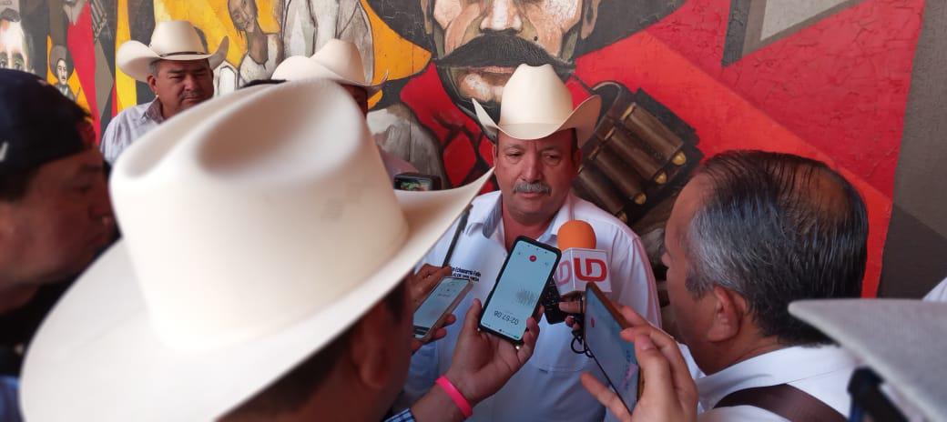 $!Ganaderos se movilizan en Palacio de Gobierno exigiendo atención de Rocha Moya al sector