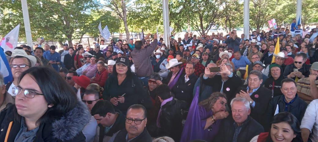 $!Flanqueada por Alito y Cuén Ojeda, Xóchitl Gálvez se reúne con productores en Ahome