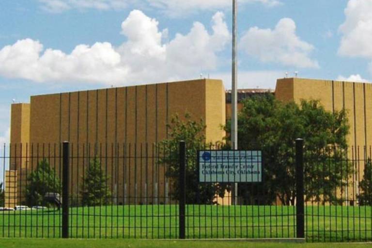 Genaro García Luna es trasladado a prisión federal de Oklahoma