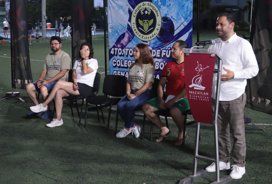 $!Ponen a rodar el balón en el Cuarto Torneo de futbol Colegio Abogados Genaro Estrada A.C.