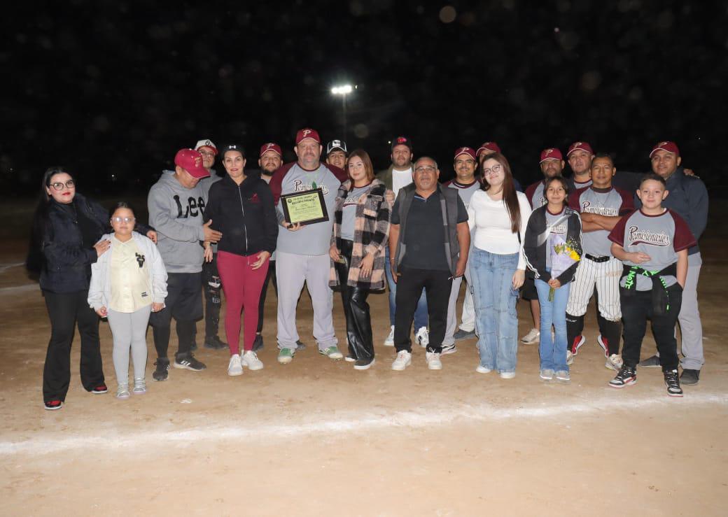 $!Inaugura Alianza de Camiones Urbanos de Mazatlán temporada de Liga de Softbol Camionera