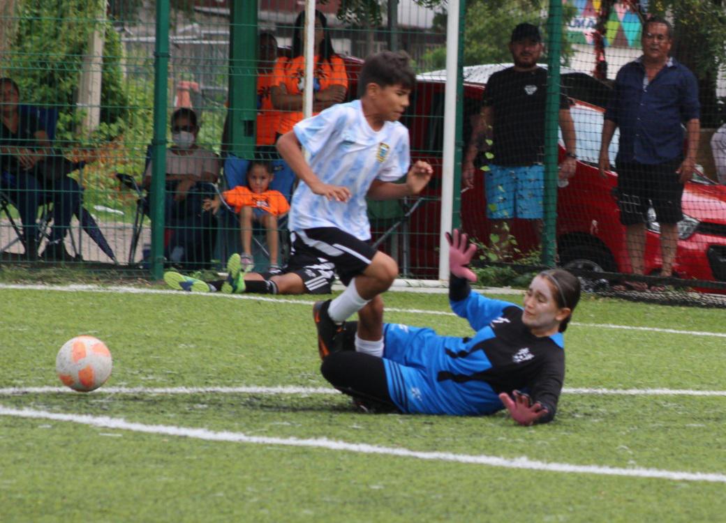 $!Pandas FC Azul se estrena como campeón de la Burócrata