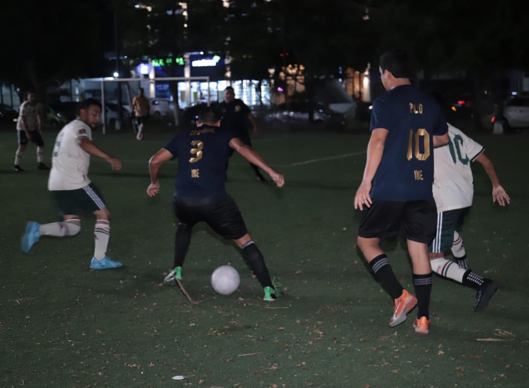 $!Ponen a rodar el balón en el Cuarto Torneo de futbol Colegio Abogados Genaro Estrada A.C.
