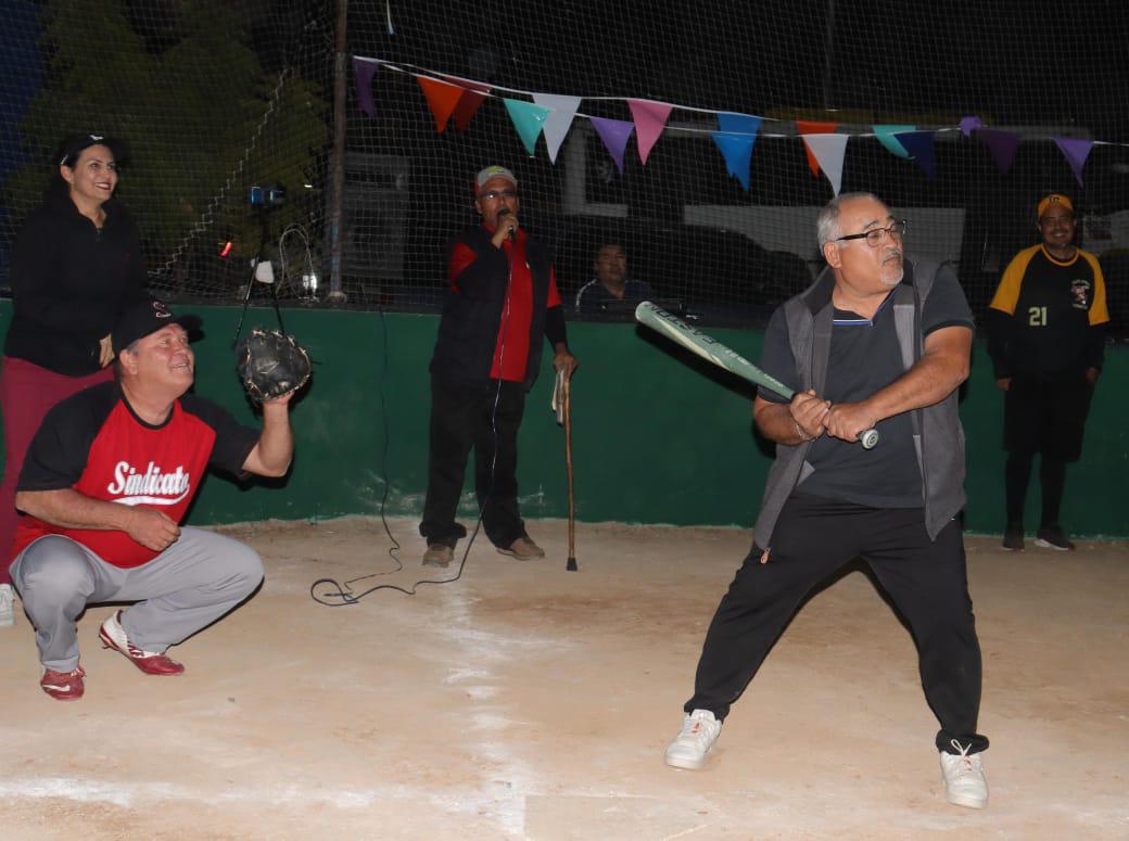 $!Inaugura Alianza de Camiones Urbanos de Mazatlán temporada de Liga de Softbol Camionera