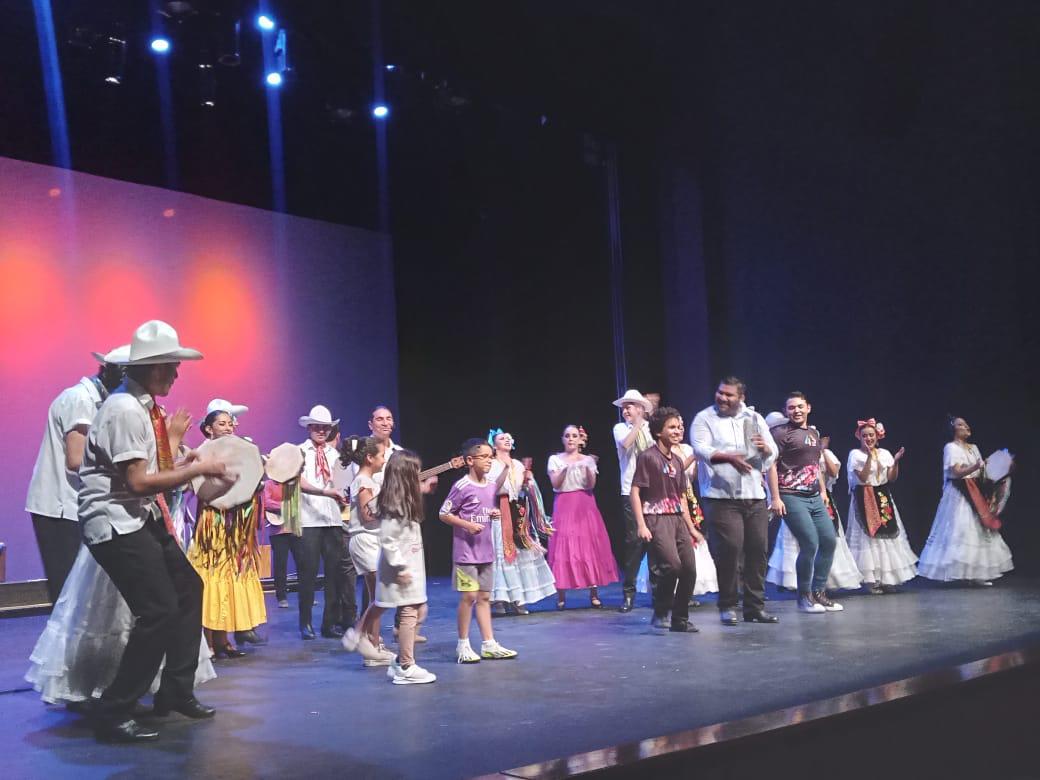 $!El público también se sumó a la fiesta del fandango.