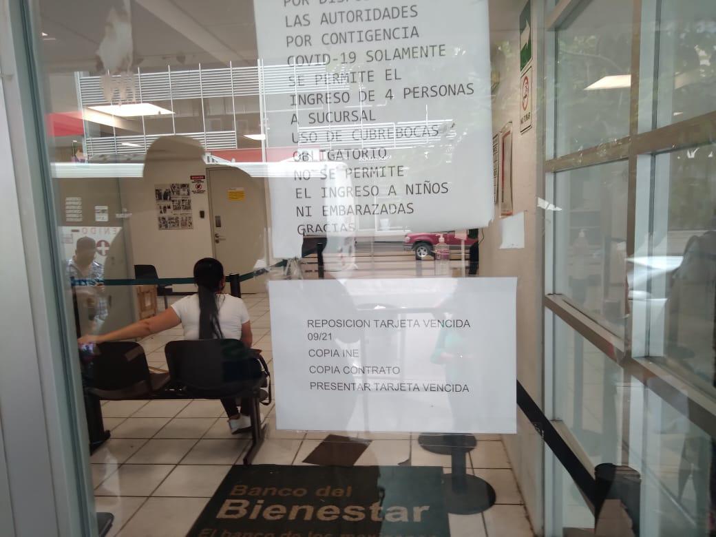 $!Mujeres relatan calvario para recibir apoyo de Bienestar; madrugan y hasta rentan camión desde Eldorado y alcanzar turno