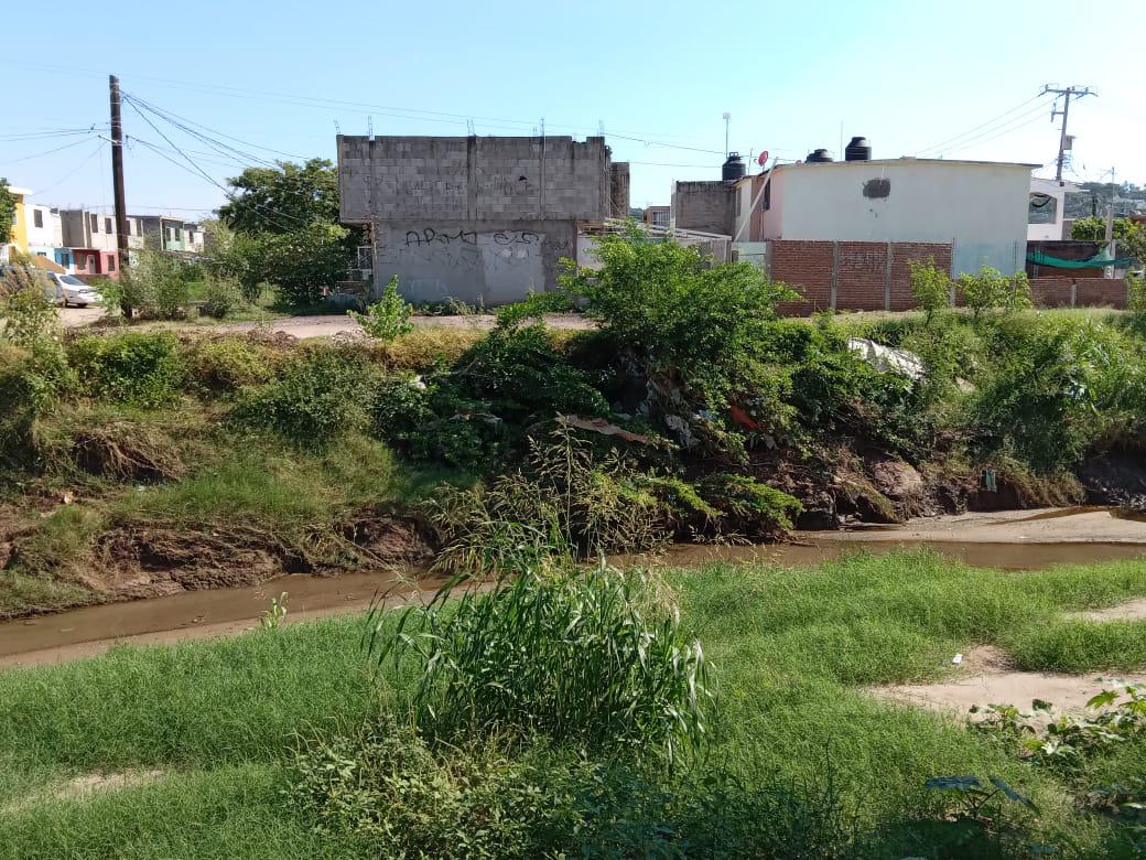 $!Llaman a limpiar urgente el arroyo Jabalines; temen inundarse con ‘Orlene’ en La Foresta