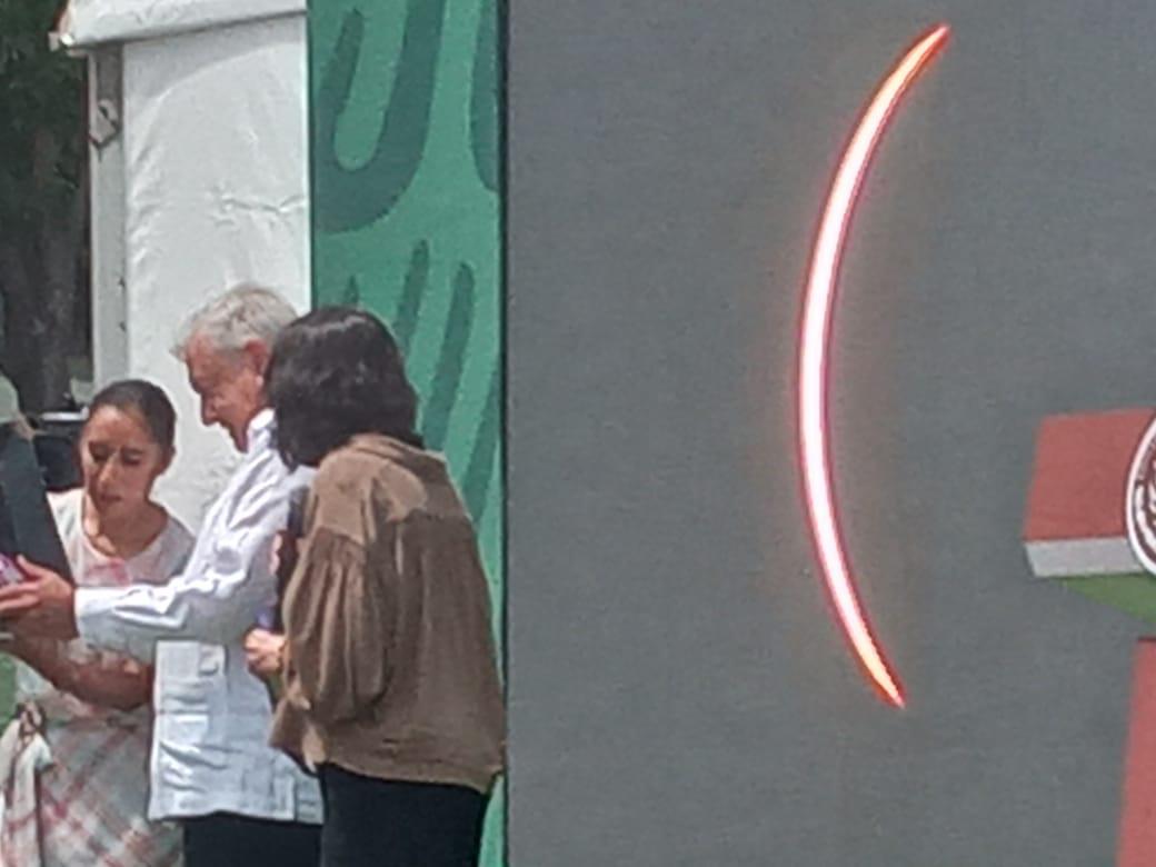 $!‘Es un privilegio vivir para contarlo’: AMLO tras presenciar el eclipse en Mazatlán