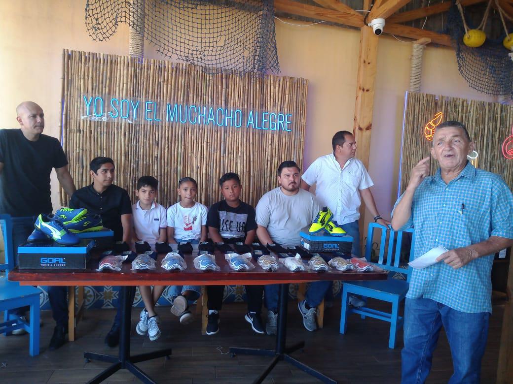 $!Vagos FC recibe apoyo de material deportivo