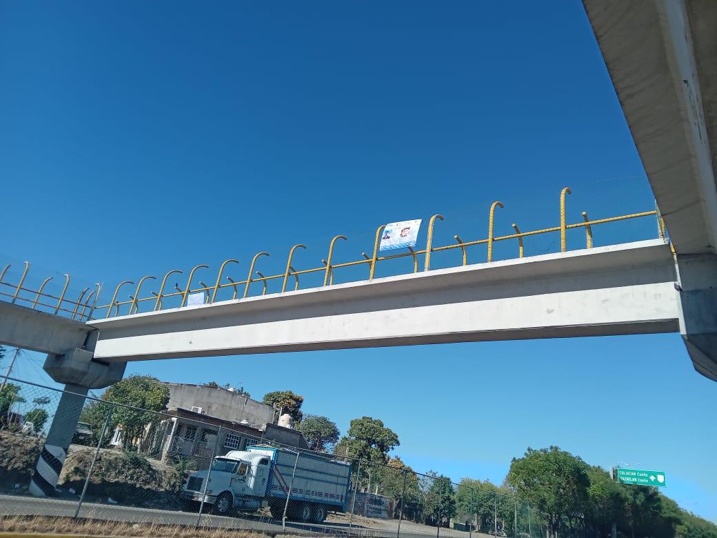 $!Colocan lonas en puentes de Rosario para encontrar a Kevin y Johan