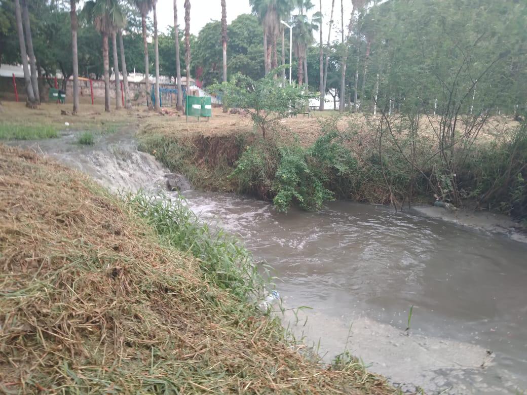 $!Denuncian brote de aguas negras que desembocan en el río Tamazula, en Culiacán