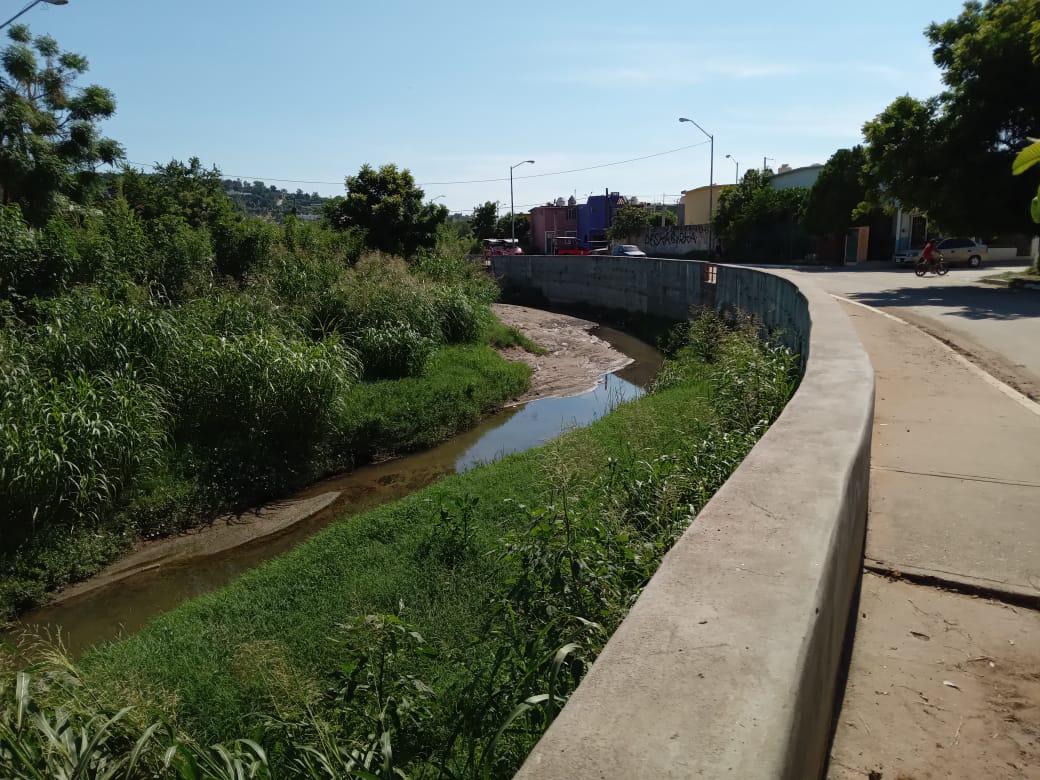 $!Llaman a limpiar urgente el arroyo Jabalines; temen inundarse con ‘Orlene’ en La Foresta