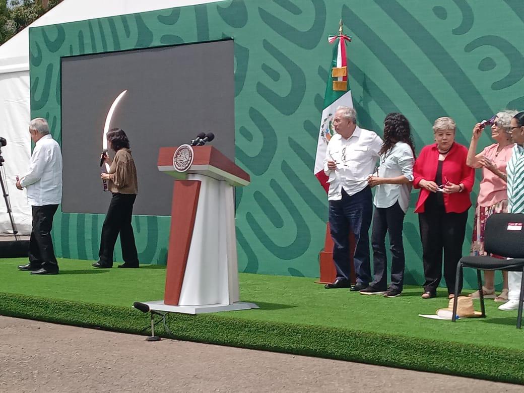 $!‘Es un privilegio vivir para contarlo’: AMLO tras presenciar el eclipse en Mazatlán