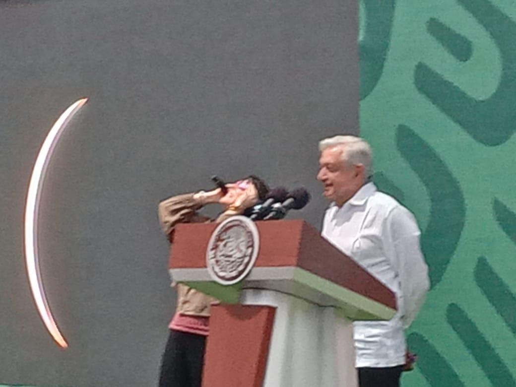 $!‘Es un privilegio vivir para contarlo’: AMLO tras presenciar el eclipse en Mazatlán