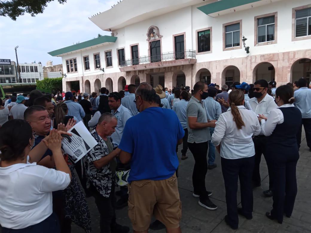 $!Personal de Telmex en Mazatlán exige respeto al derecho de su jubilación