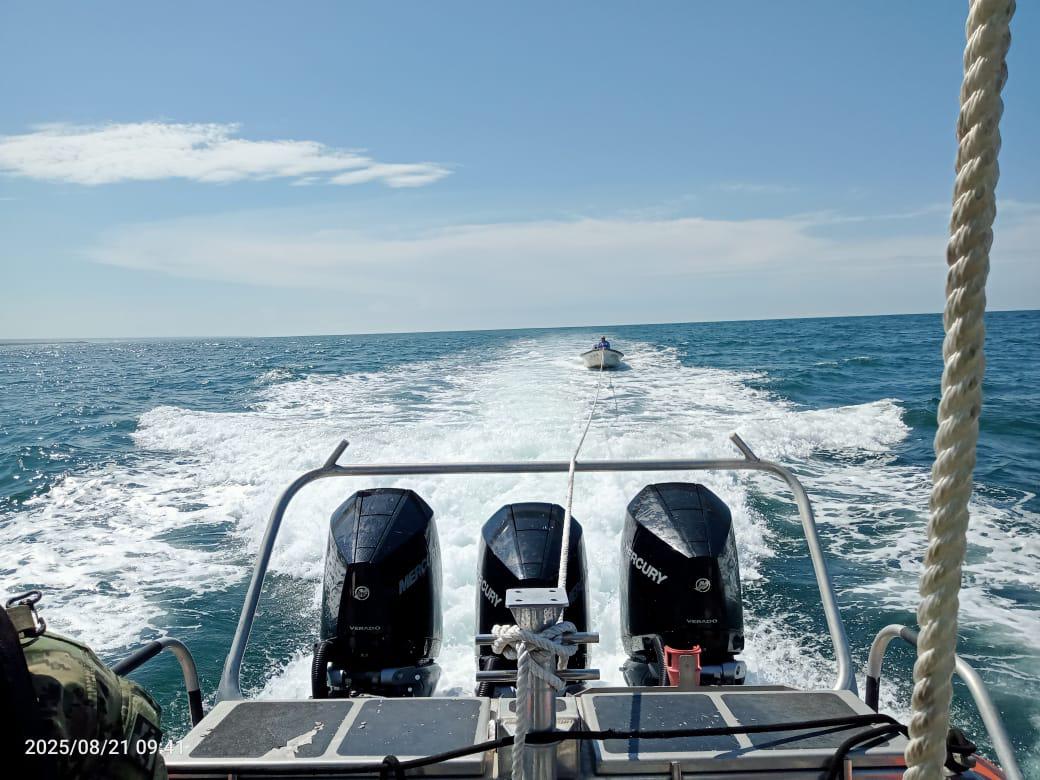 $!Marina realiza dos acciones de rescate en la mar cerca de Mazatlán