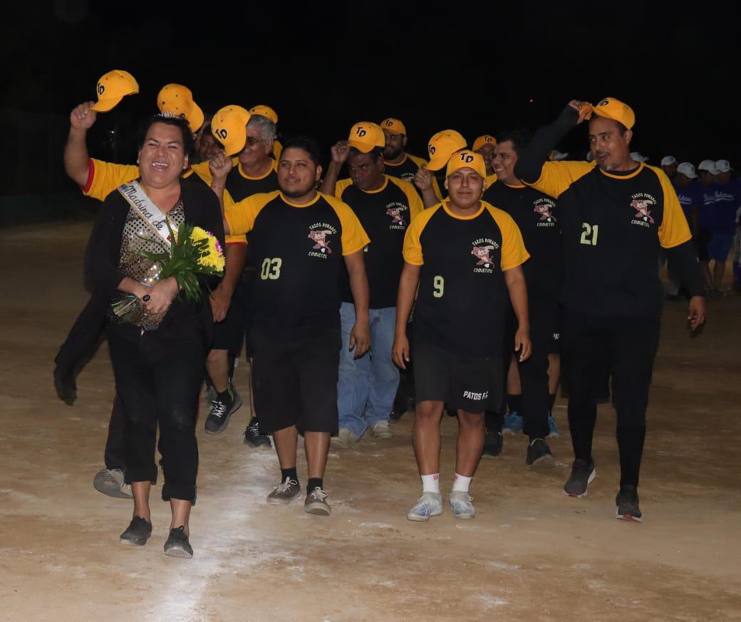 $!Inaugura Alianza de Camiones Urbanos de Mazatlán temporada de Liga de Softbol Camionera