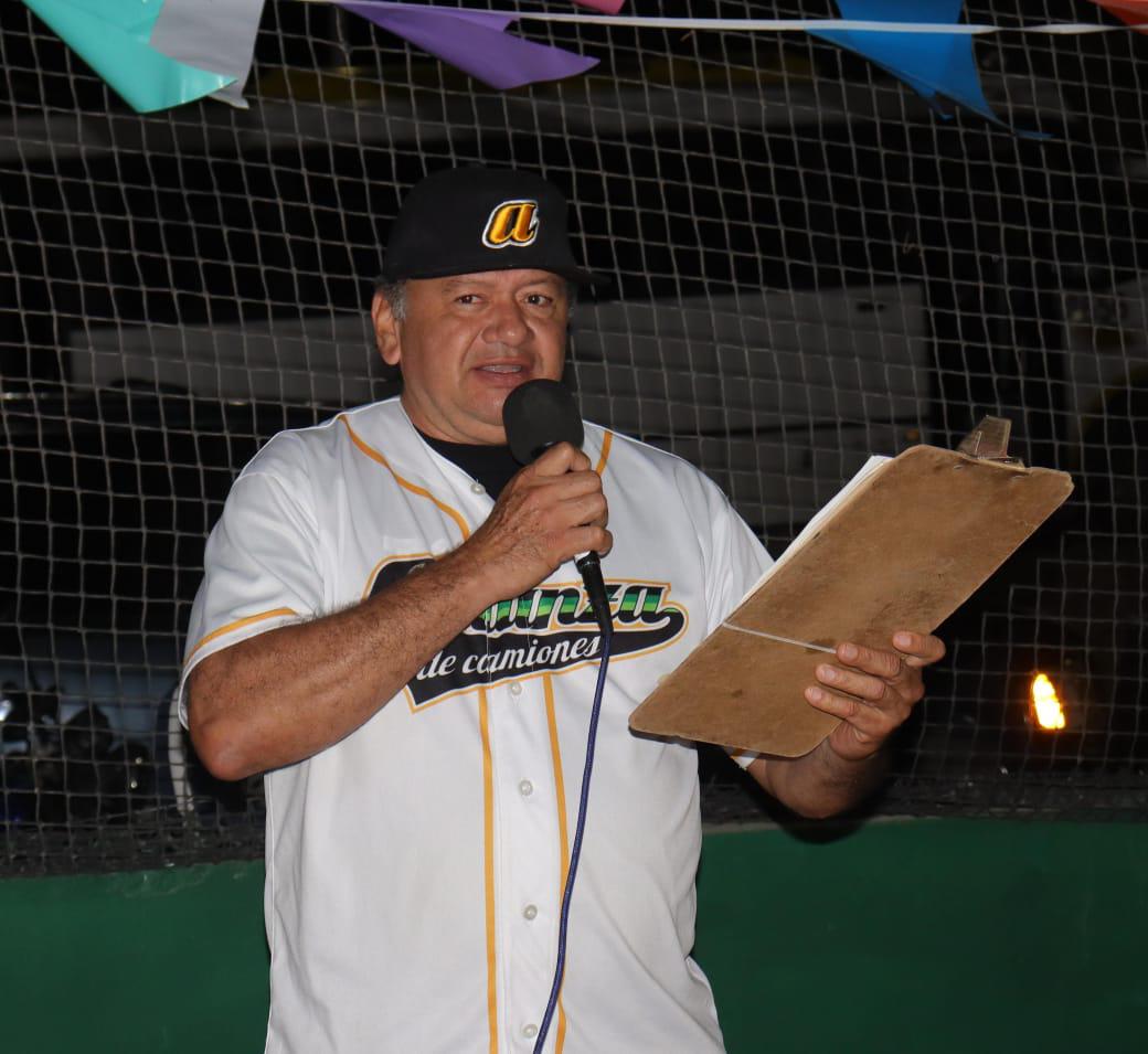 $!Inaugura Alianza de Camiones Urbanos de Mazatlán temporada de Liga de Softbol Camionera