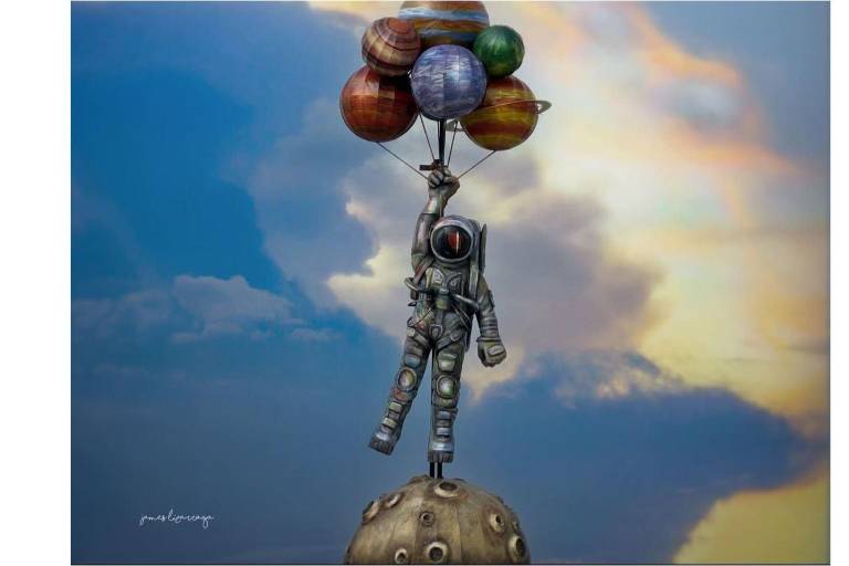 Un astronauta es el protagonista del Carnaval de Mazatlán