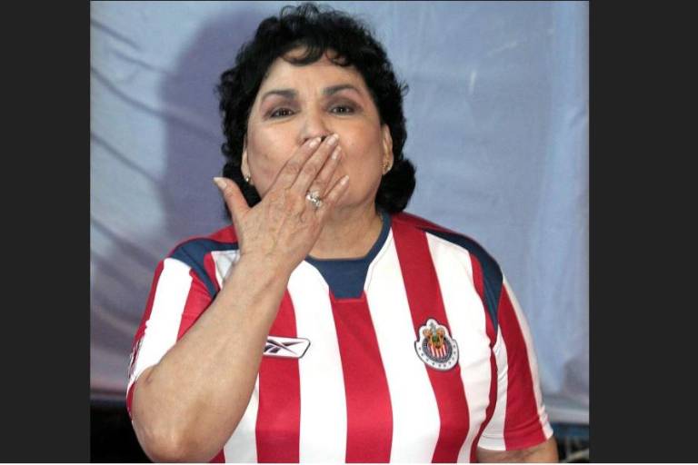 Carmen Salinas no está intubada, aclara su nieta; Chivas le manda un mensaje