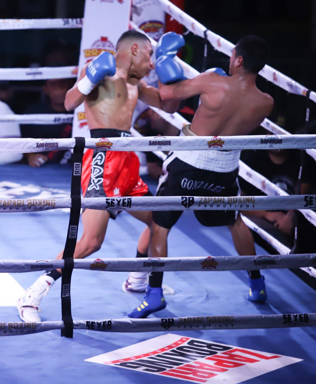 $!Feroz triunfo de Juan Estrada en velada de box Sangre Nueva 2