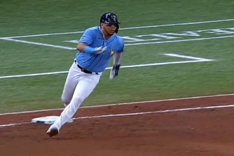 Isaac Paredes se va de 3-3 en barrida de Rays a Piratas
