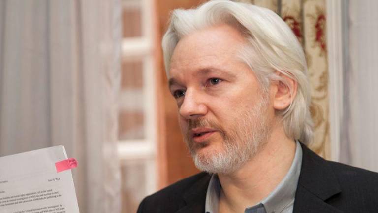 Julian Assange habla ante los medios de comunicación en una rueda de prensa en Londres, Reino Unido (foto de archivo).