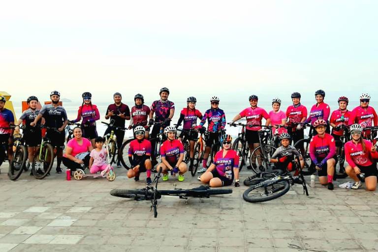 Ruedan en Mazatlán por concientización del cáncer de mama