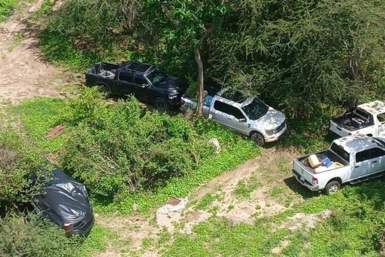 Decomisan arsenal y explosivos en operativo de fuerzas federales en Cosalá