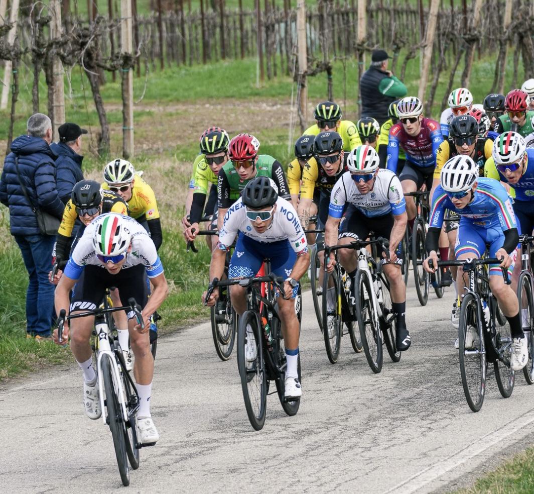 $!Mazatleco Alejandro Velarde participa en su primera carrera en Italia