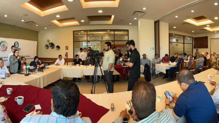 Reunión de productores acuícolas de Sinaloa con senadoras de la Comisión de Pesca y Acuacultura.