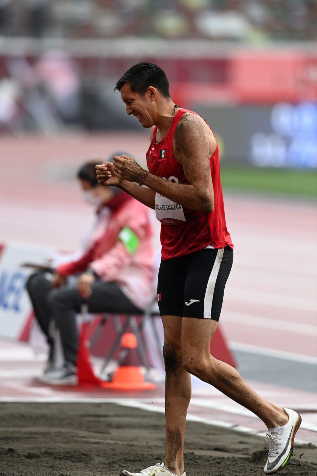 $!Sinaloense Jorge Benjamín González finaliza quinto en salto de los Paralímpicos de Tokio