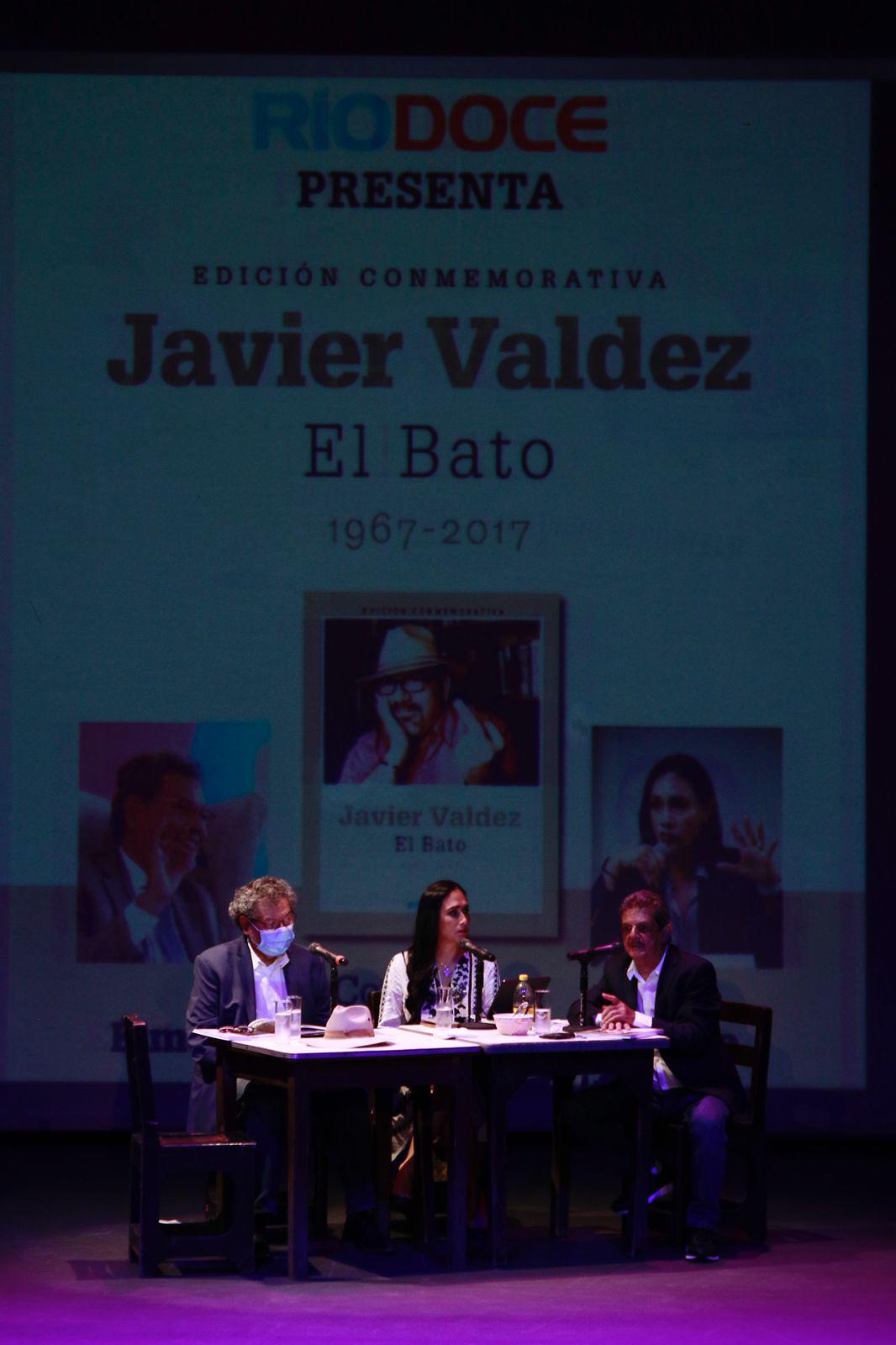 $!Élmer Mendoza, Adela Navarro e Ismael Bojórquez.